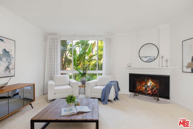 5333 Zelzah Avenue, Encino CA: https://media.crmls.org/mediaz/41e9e9b8-dcee-46e1-9f9f-050b2c44db9b.jpg