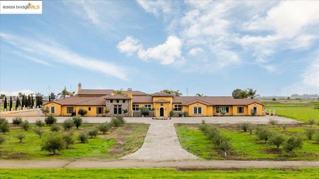 3600 Byer Rd, Byron CA: https://media.crmls.org/mediaz/41ead872-422f-418f-b1de-7c087269f8ca.jpg