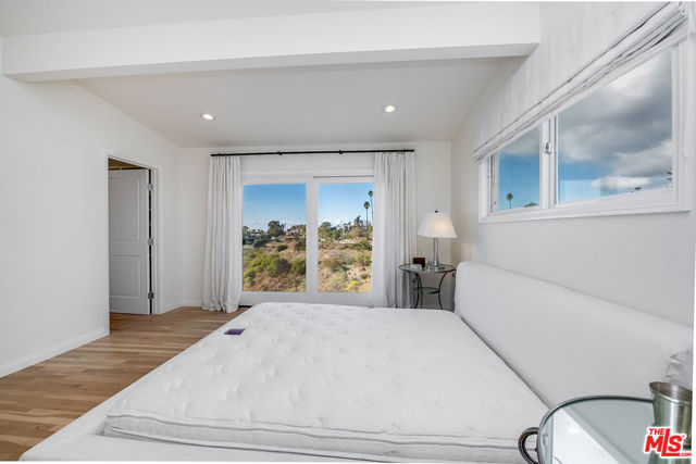 5761 Calpine Drive, Malibu CA: https://media.crmls.org/mediaz/41eb4bab-aabb-43cf-a1dd-482f9dc025e8.jpg