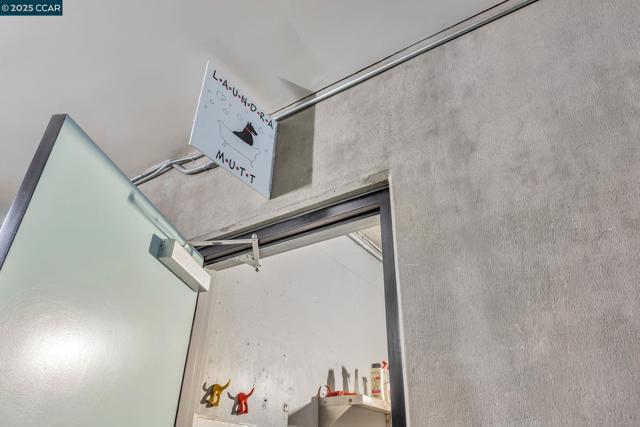 1231 Pine St, Oakland CA: https://media.crmls.org/mediaz/41eb6b01-cda7-4ca7-9c49-70b7b1315403.jpg