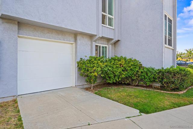 1074 Isabella Avenue, Coronado CA: https://media.crmls.org/mediaz/41eb871b-3d5c-4ac2-b23d-0912934413fa.jpg
