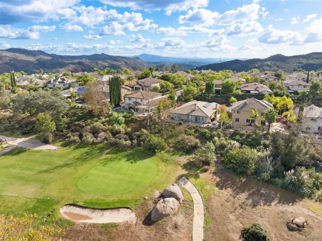 10562 Aspen Gln, Escondido CA: https://media.crmls.org/mediaz/41ebdaa2-57a4-436c-8d5d-36d90b972e16.jpg