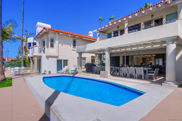 8 Buccaneer Way, Coronado CA: https://media.crmls.org/mediaz/41ec365d-afba-4375-bc7c-1ac7575a53f4.jpg