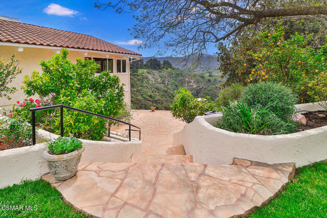 1822 Calle Borrego, Thousand Oaks CA: https://media.crmls.org/mediaz/41ec6e55-e148-49fa-ab3f-1834df76daeb.jpg