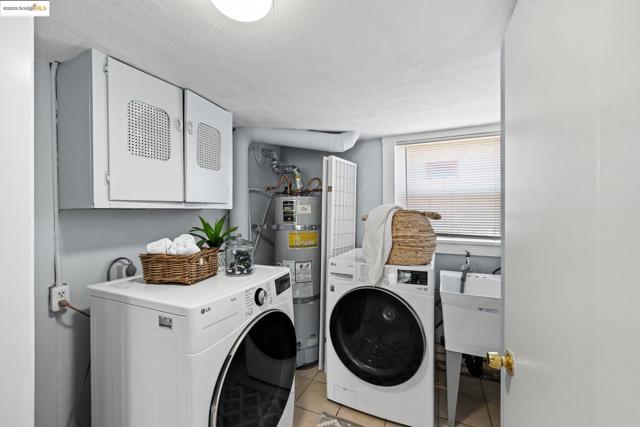 1547 68Th Ave, Oakland CA: https://media.crmls.org/mediaz/41eca384-479c-4e0a-95e6-38919b682ddf.jpg