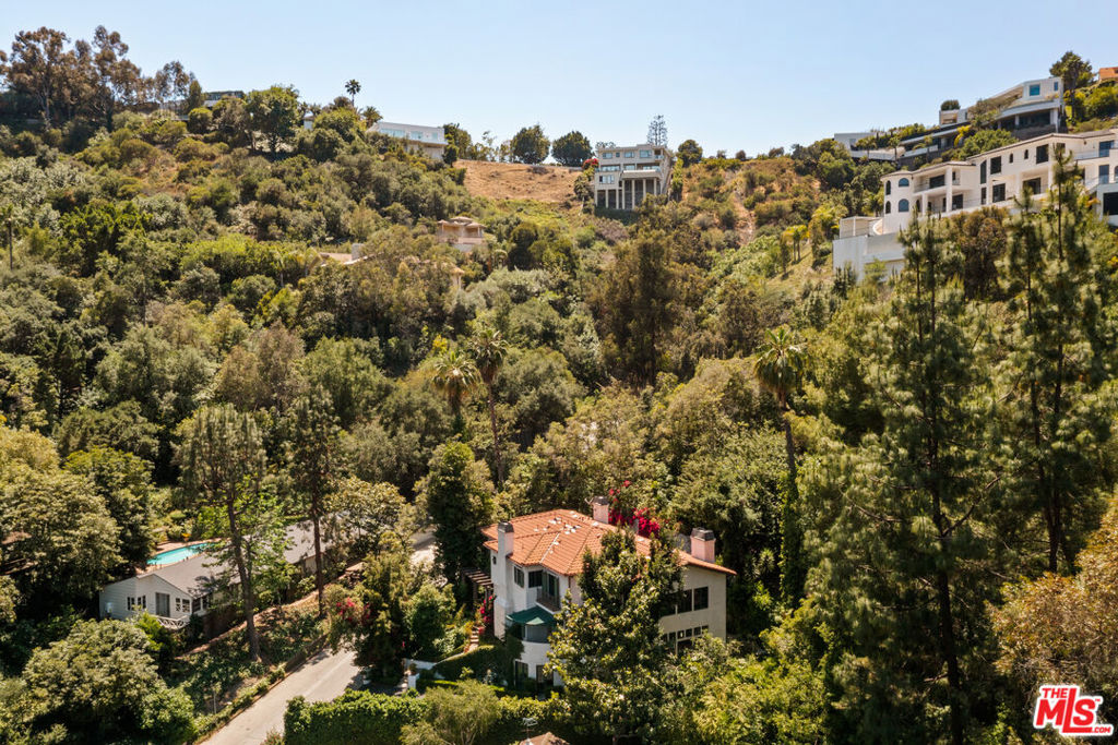 https://media.crmls.org/mediaz/41ecbb9b-4a40-4203-8928-ba38e368c61e.jpg?preset=X-Large