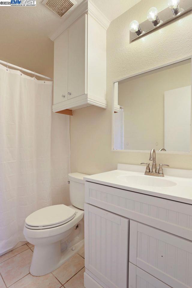 1048 Spring Valley Cmn, Livermore CA: https://media.crmls.org/mediaz/41ecee3c-62f4-4a10-9993-a68b22e5e107.jpg