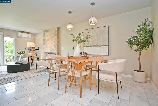 3434 Tice Creek Dr, Walnut Creek CA: https://media.crmls.org/mediaz/41edd750-1d69-4e6c-a181-b4f93113af45.jpg
