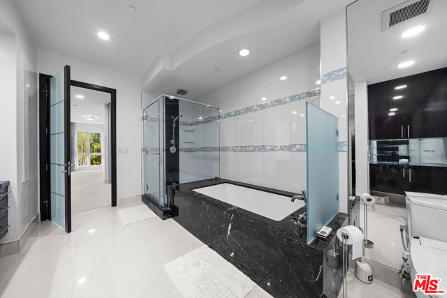 1318 Roxbury Drive, Los Angeles CA: https://media.crmls.org/mediaz/41ede2b3-022e-4f1e-9391-43bb6e9f2478.jpg