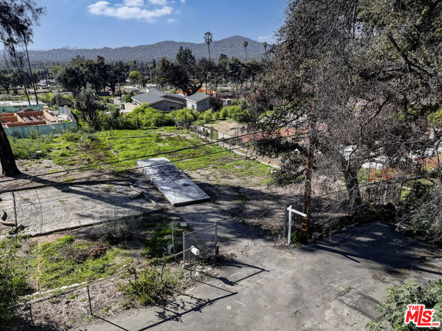 408 Wistaria Place, Altadena CA: https://media.crmls.org/mediaz/41ee058c-1432-4ea7-8ffc-3134109c05bc.jpg