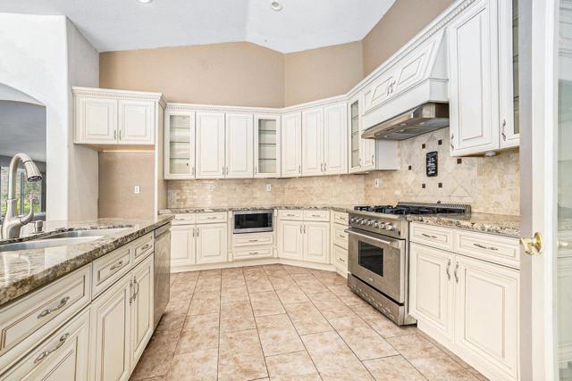 8736 Glacier Point Drive, Stockton CA: https://media.crmls.org/mediaz/41eebcde-8446-4499-8f08-91c263991949.jpg