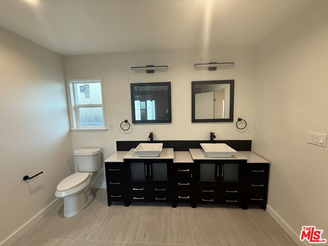 6159 Sylvia Avenue, Tarzana CA: https://media.crmls.org/mediaz/41eed649-b843-4225-8756-c0827a9410a4.jpg
