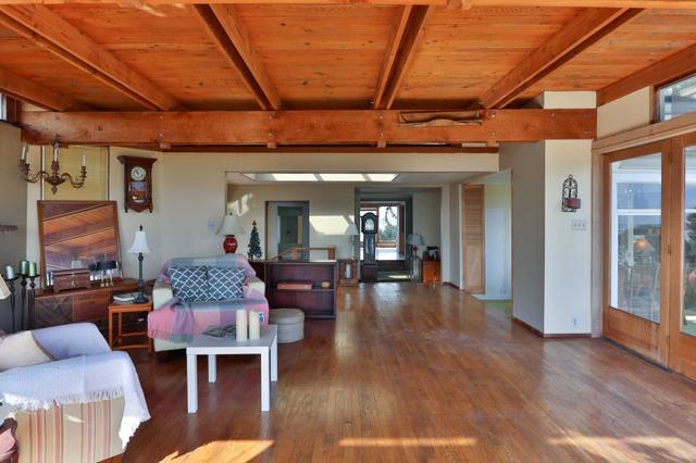 4980 Paradise Drive,  CA: https://media.crmls.org/mediaz/41eee010-d8ed-4553-8f6d-4923cecec8e6.jpg