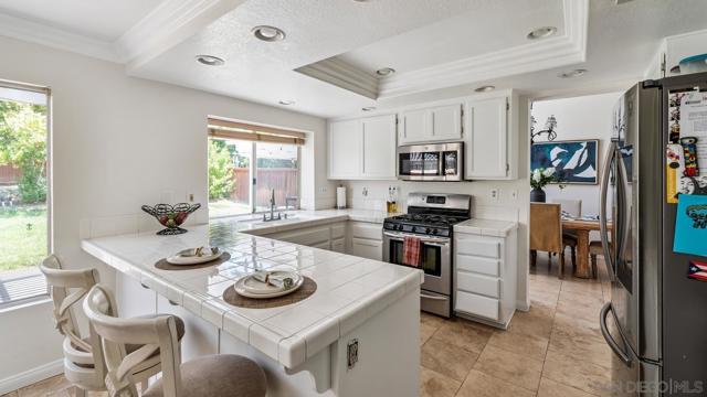 27468 Rosebay Ct, Temecula CA: https://media.crmls.org/mediaz/41eef214-9044-4ab2-8c9f-c454dd56a643.jpg