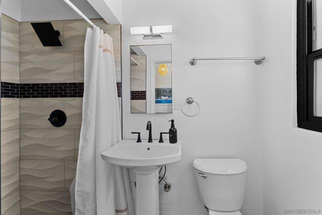9586 Alto Dr, La Mesa CA: https://media.crmls.org/mediaz/41ef501b-d51e-4dca-87be-18c34172f26c.jpg