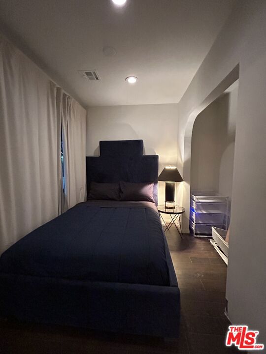 643 N Vista St, Los Angeles CA: https://media.crmls.org/mediaz/41ef9219-5c35-4158-ad58-9a9b97055037.jpg