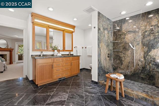 3949 Canyon Rd, Lafayette CA: https://media.crmls.org/mediaz/41efa2e8-bbe7-4b8b-9d35-19262528683f.jpg