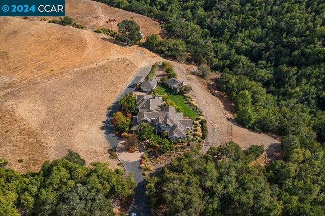 8 Julianna Court, Moraga CA: https://media.crmls.org/mediaz/41f032ce-320b-404c-ac85-083515f72483.jpg
