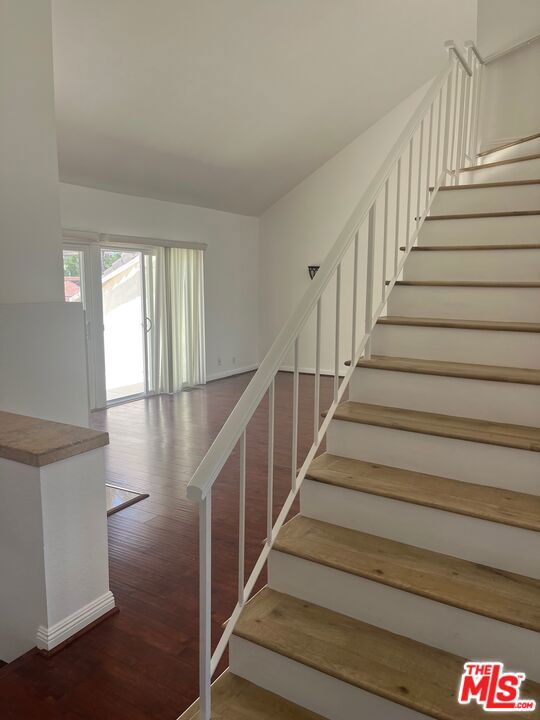 4650 Park Mirasol, Calabasas CA: https://media.crmls.org/mediaz/41f0489f-2bfa-4c98-9009-04d8bc45a4e0.jpg