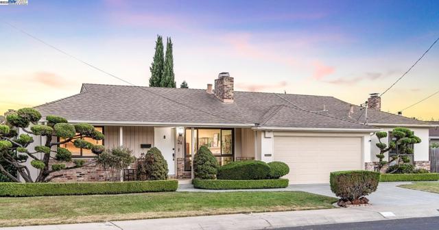 24 Via Hermosa, San Lorenzo CA: https://media.crmls.org/mediaz/41f111dd-4a17-4a63-a3b4-2f96d0398a33.jpg