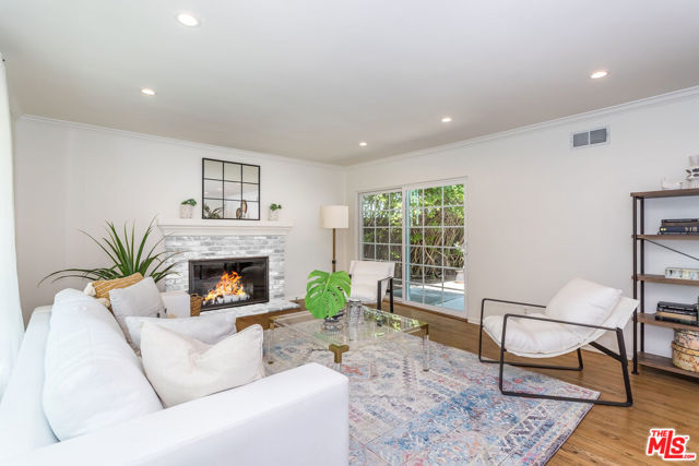 3634 Mandeville Canyon Road, Los Angeles CA: https://media.crmls.org/mediaz/41f18a9a-5638-43d5-925d-40211f441087.jpg