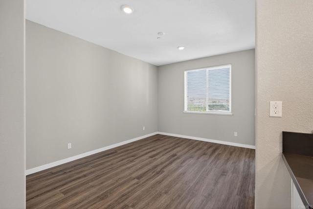 Detail Gallery Image 10 of 24 For 2561 Natomas Crossing, Sacramento,  CA 95834 - 4 Beds | 3/1 Baths