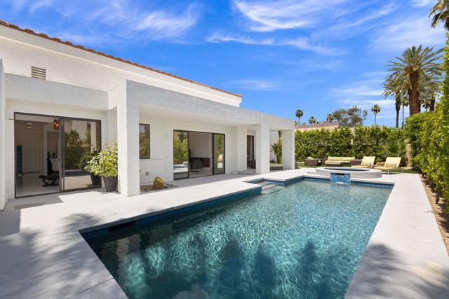 49 Mission Palms E Drive, Rancho Mirage CA: https://media.crmls.org/mediaz/41f24e67-68aa-4a5a-ab9c-dd9cc22e171b.jpg