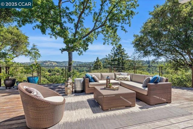 135 Camino Don Miguel, Orinda CA: https://media.crmls.org/mediaz/41f28d8f-1cdb-41dc-852f-2201ea72a2c4.jpg