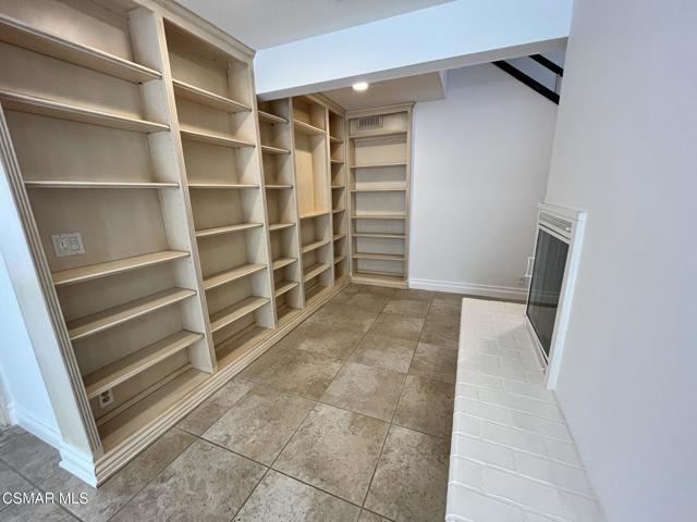 29160 Oakpath Drive, Agoura Hills CA: https://media.crmls.org/mediaz/41f2b0e1-746d-428b-8dba-dcfa7fb59acd.jpg