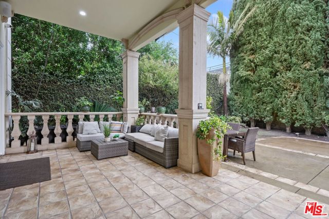 156 S Clark Drive, Beverly Hills CA: https://media.crmls.org/mediaz/41f347f5-cc3b-4de3-9726-7aba8a61f798.jpg