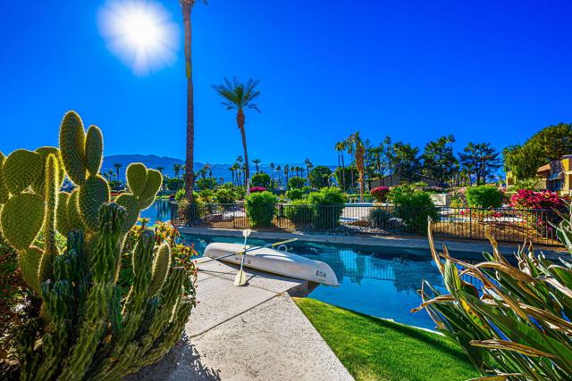 153 Lake Shore Drive, Rancho Mirage CA: https://media.crmls.org/mediaz/41f3a11a-4cf0-4241-863e-34d86eabb006.jpg