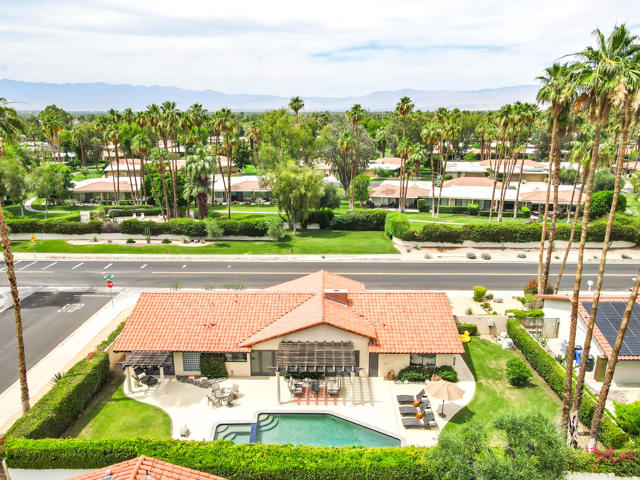 2305 E Sonora Road, Palm Springs CA: https://media.crmls.org/mediaz/41f3f96b-7ca5-4596-82d6-b04e080fb2e9.jpg