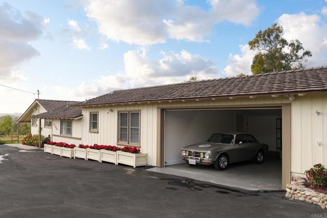 5306 Linea Del Cielo, Rancho Santa Fe CA: https://media.crmls.org/mediaz/41f43302-eb15-4422-aa9d-9d6ffb44ad8b.jpg