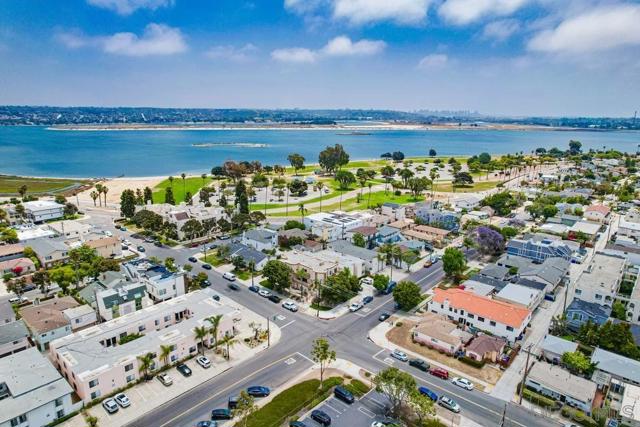 1703 La Playa Ave, San Diego CA: https://media.crmls.org/mediaz/41f45375-84a5-460b-a480-09a7f941e443.jpg