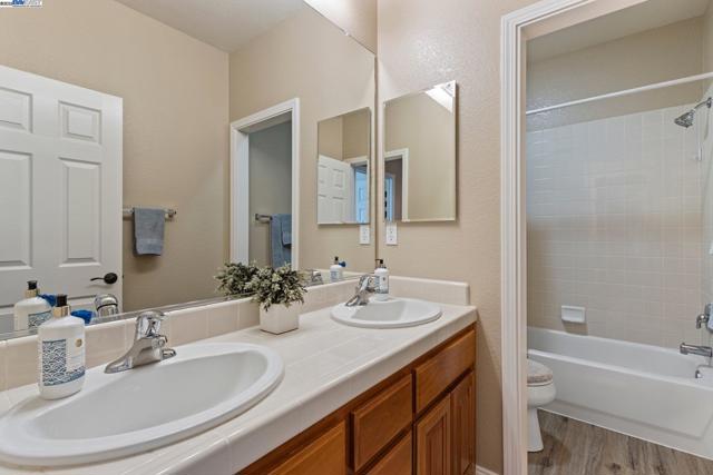 6454 Green Castle Cir, Discovery Bay CA: https://media.crmls.org/mediaz/41f4f724-1673-4965-ac76-71de8c36ea80.jpg