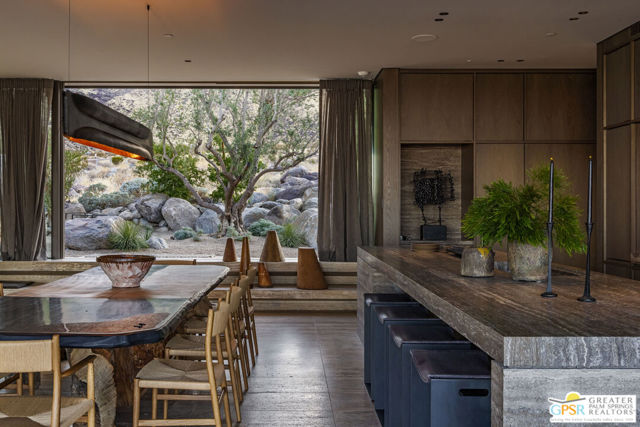 2215 Vista Distancia Court, Palm Springs, CA 92262