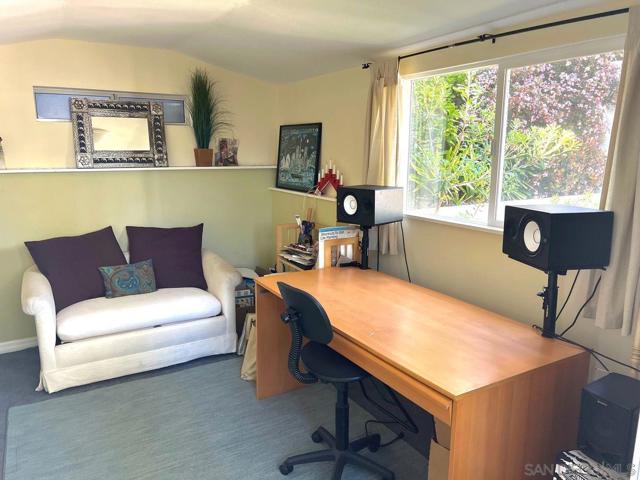 548 Tarento Dr, San Diego CA: https://media.crmls.org/mediaz/41f5c509-730b-484e-abab-eb0dc02b850c.jpg