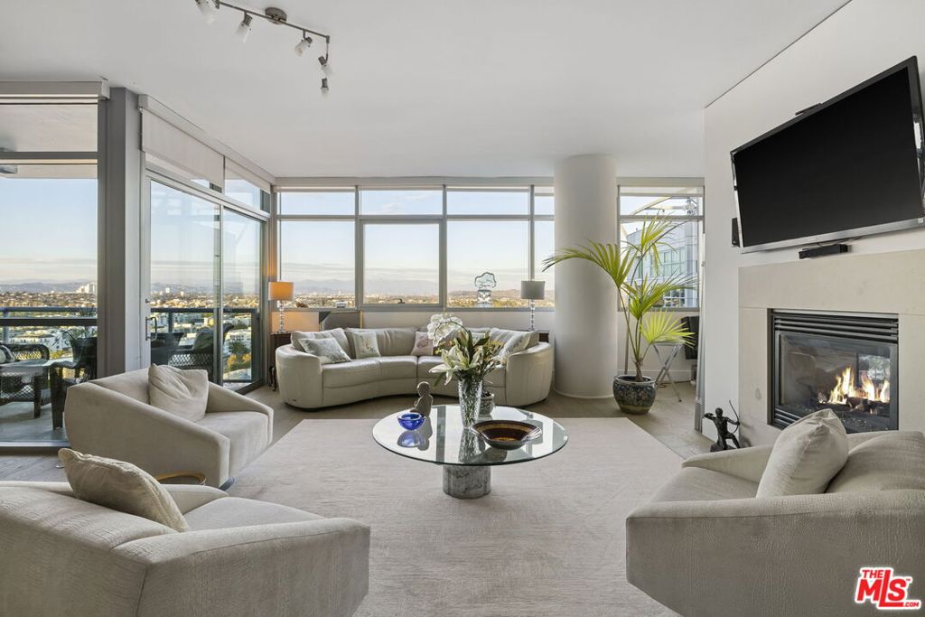 13650 Marina Pointe Drive #1806