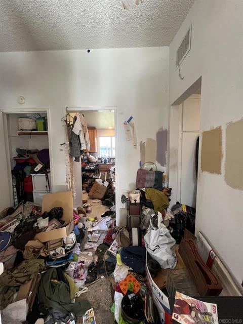 5284 Winthrop St, San Diego CA: https://media.crmls.org/mediaz/41f6209c-16ac-42f0-b748-85063d4dc4c4.jpg
