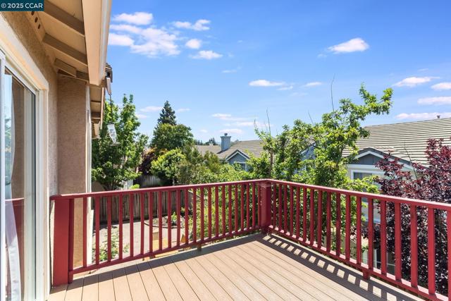 289 Crestview Ave, Martinez CA: https://media.crmls.org/mediaz/41f63b2c-49fc-4a99-866d-b2f59a68d1ee.jpg
