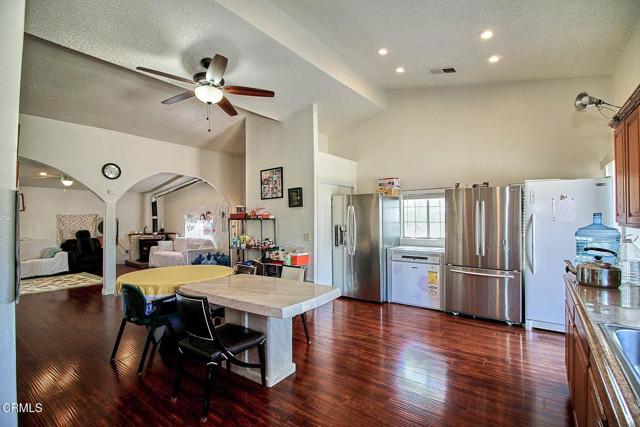 10424 Santa Fe Fire Road, Lucerne Valley CA: https://media.crmls.org/mediaz/41f69c84-bdd1-4b91-b41d-32361404b2f9.jpg