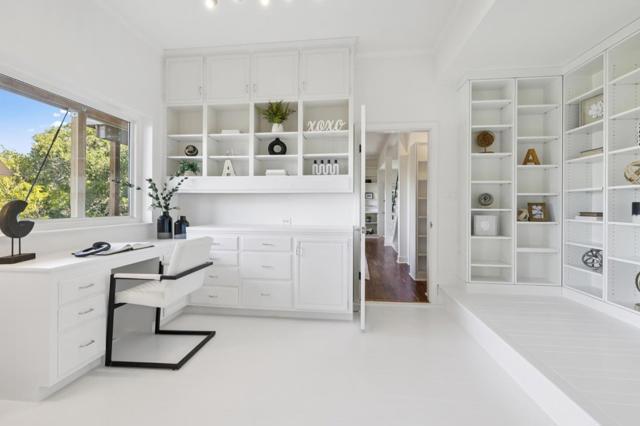 2684 Summit Drive, Burlingame CA: https://media.crmls.org/mediaz/41f69ee1-72aa-4637-bc9a-a044c2341025.jpg