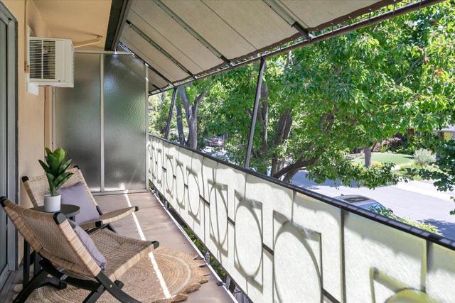 762 University Avenue, Palo Alto CA: https://media.crmls.org/mediaz/41f69ee4-b936-4a0a-a56a-ede9e9b1a340.jpg