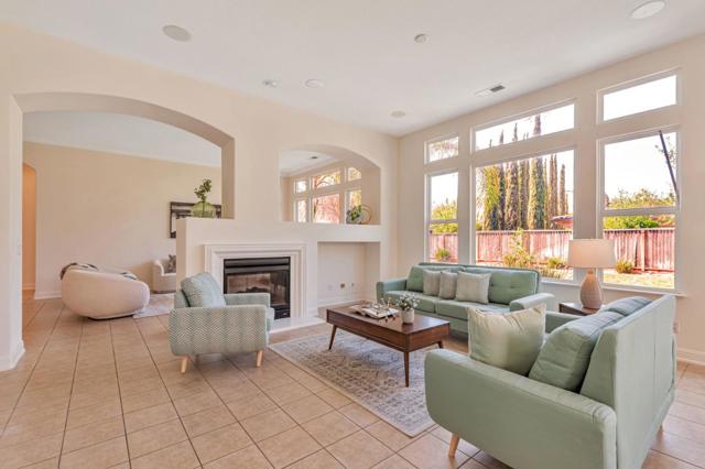 19411 Saffron Drive, Morgan Hill CA: https://media.crmls.org/mediaz/41f6e4fd-8676-4ba9-81a9-b84f6015846e.jpg