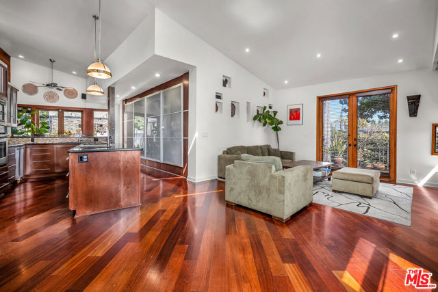 4450 Campbell Drive, Los Angeles CA: https://media.crmls.org/mediaz/41f71c07-026f-4215-8061-fea94af038c8.jpg