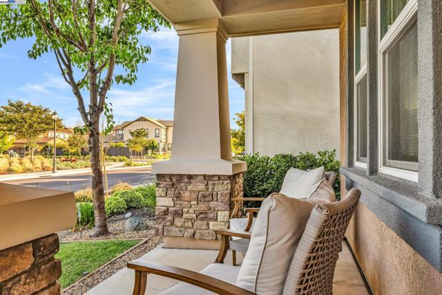2305 Augusta Ave, Tracy CA: https://media.crmls.org/mediaz/41f7c4c3-661b-4d6d-9ed9-fb236dd252e1.jpg