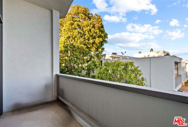 4771 La Villa Marina, Marina del Rey CA: https://media.crmls.org/mediaz/41f8393b-4908-40ca-8ed3-22b7ad98494f.jpg