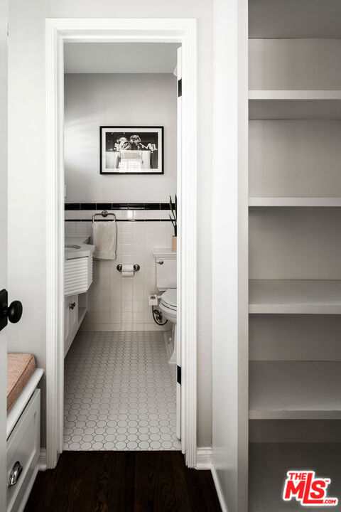 118 1/2 N Flores Street, Los Angeles CA: https://media.crmls.org/mediaz/41f89437-9de0-4f9a-bb1b-1ea7e92fdbf0.jpg