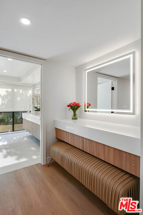 350 N Palm Drive, Beverly Hills CA: https://media.crmls.org/mediaz/41f9a839-0cd3-418a-8c07-ddf481bae41d.jpg