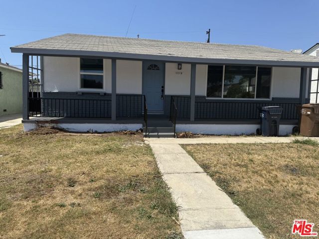 11119 S Denker Avenue, Los Angeles CA: https://media.crmls.org/mediaz/41f9b2ef-ad4e-45f3-8541-e68235124e4a.jpg